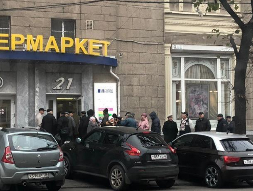 Суть толп пенсионеров на городских улицах раскрыли в Воронеже