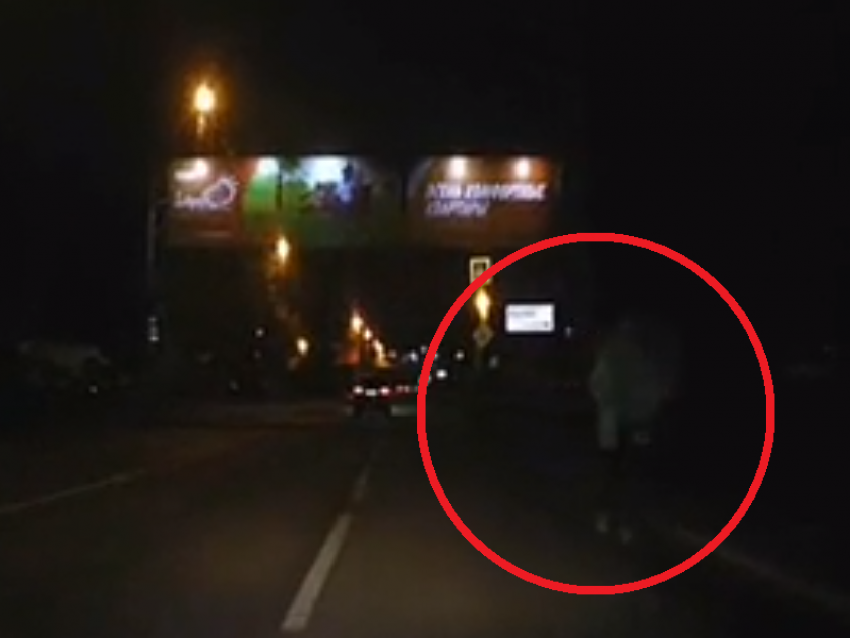 Пешеход-фантом испугал водителя и попал на видео в Воронеже