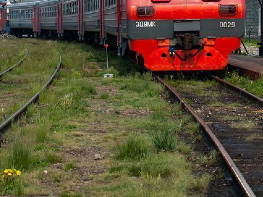 19-летний парень попал под поезд в Воронеже и выжил