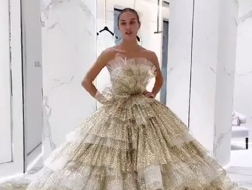 Гениальное платье принцессы представила воронежская модель 