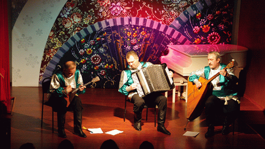 Воронежские балалаечники сыграли народные песни в Мадриде