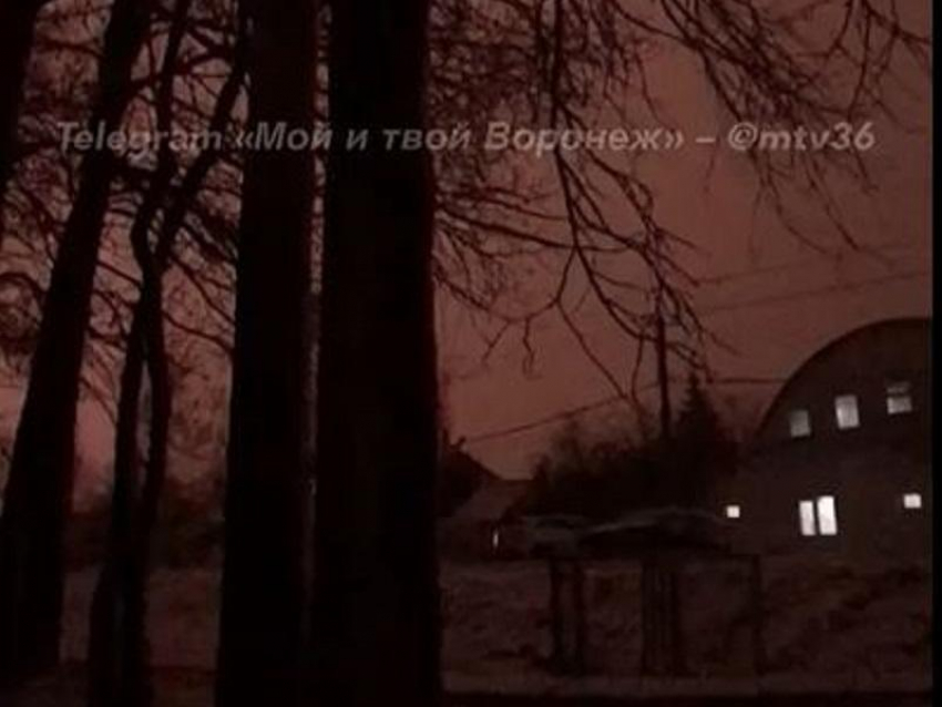 Странные вспышки в небе сняли на видео под Воронежем
