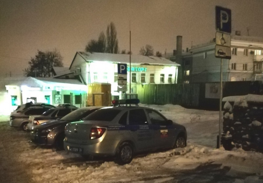 Полицейские отобрали у инвалида место на стоянке в Воронеже 