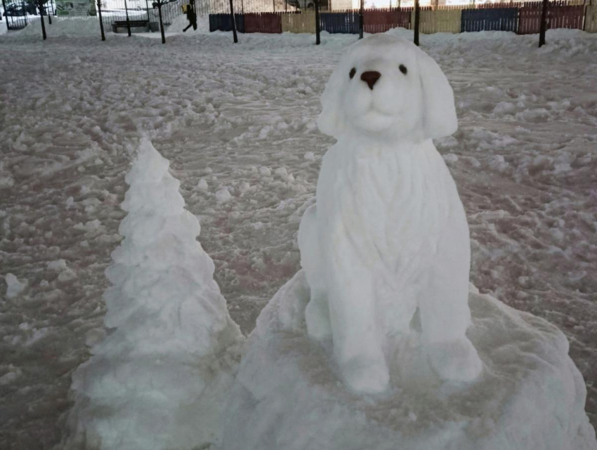 Новый шедевр из снега в виде животного появился в воронежском парке