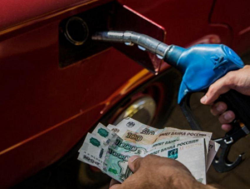 Топливное ралли опять привело к удорожанию бензина в Воронеже 