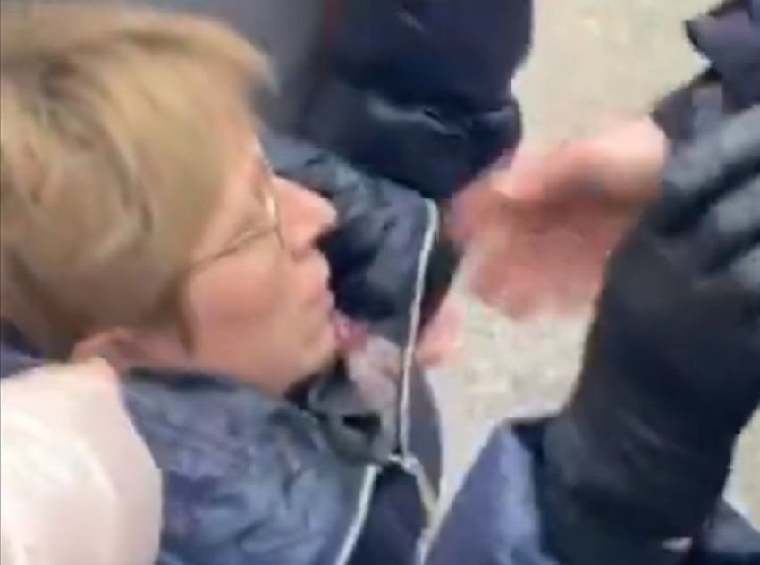 Женщина потеряла сознание во время несогласованной акции в центре Воронежа