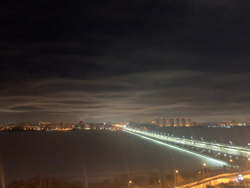 Фееричные облака асператус сфотографировали над уснувшим зимним Воронежем