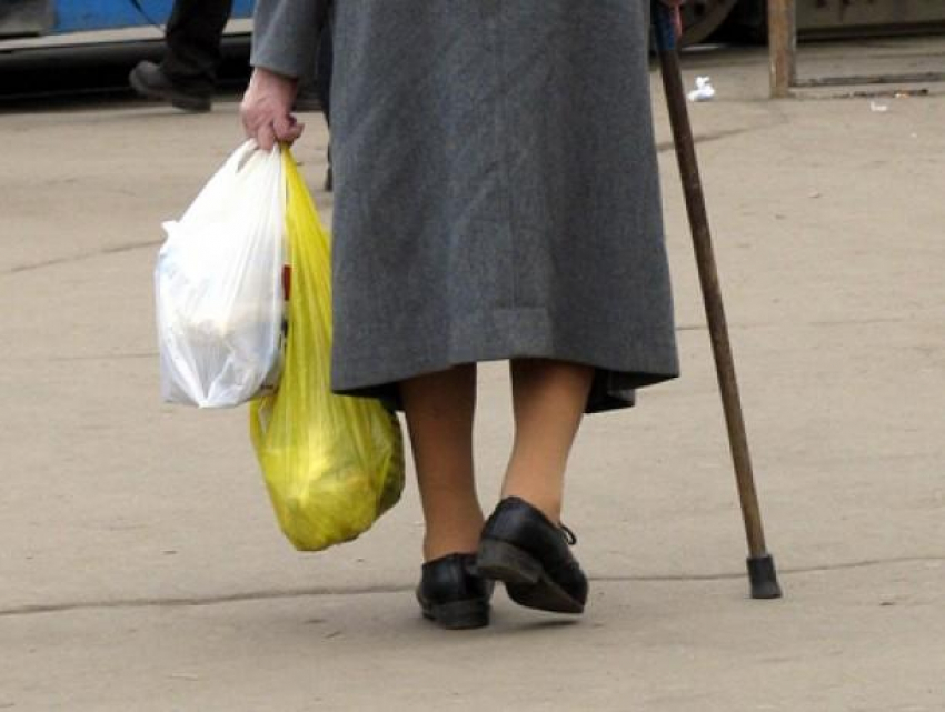 Автомобилист на иномарке наехал на 80-летнюю старушку  в Воронеже 