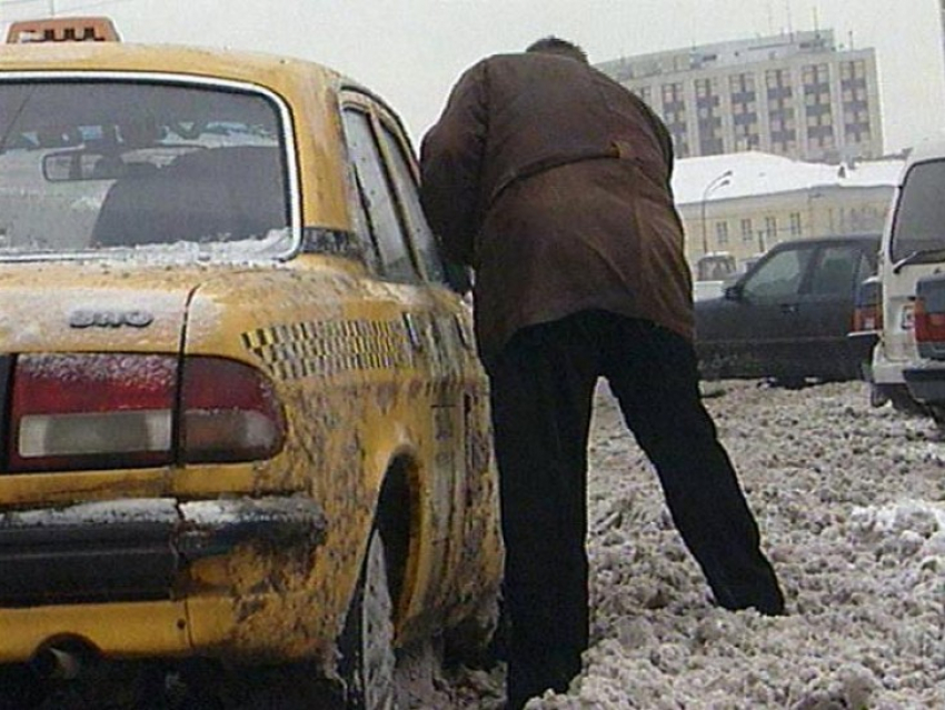 В Острогожске районе мужчина с ножом пытался ограбить таксиста