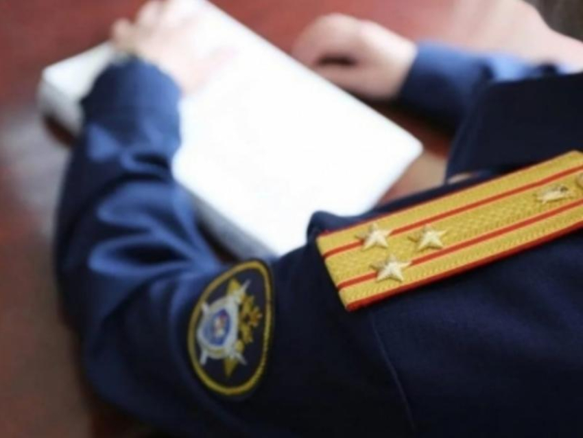 Взятка пластиковыми окнами обернулась уголовным делом для банковского сотрудника в Воронежской области
