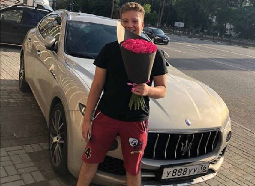 Воронежский мажор похвастался Maserati с блестящими номерами 