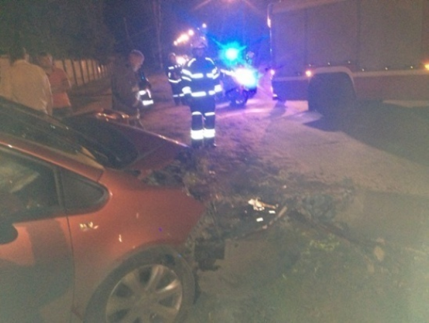 В центре Воронежа иномарка врезалась в скутер: один погибший