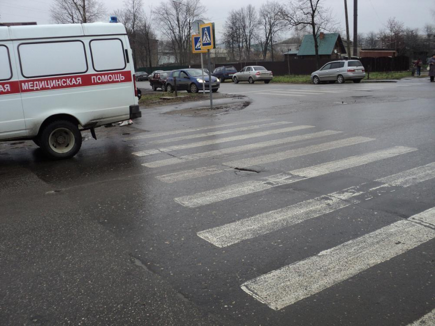 В Воронеже на пешеходном переходе женщина сбила двух детей 