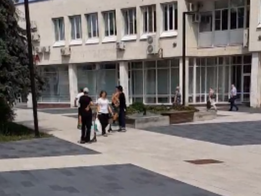 Подростковую разнузданность заметили под окнами воронежских депутатов