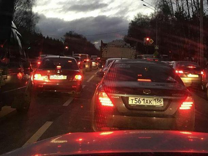 Стало известно, почему в Воронеже перекрыли съезд на улице 9 января