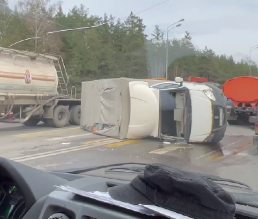 Пробка длиной почти в 5 км сковала жителей Воронежа