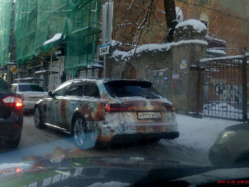 Элитный спорткар Audi в ржавом стиле заметили в Воронеже 