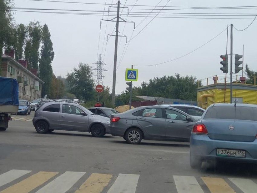 Воронежцы попали в дорожную свалку после замены светофора