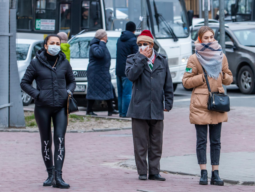 Отменять или не отменять: воронежцы поделились своим мнением о масочном режиме