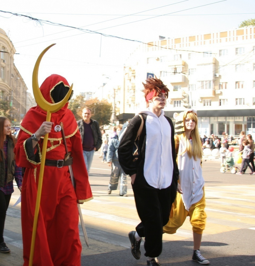  В День города в центре Воронежа горожане увидели героев из мультфильмов 