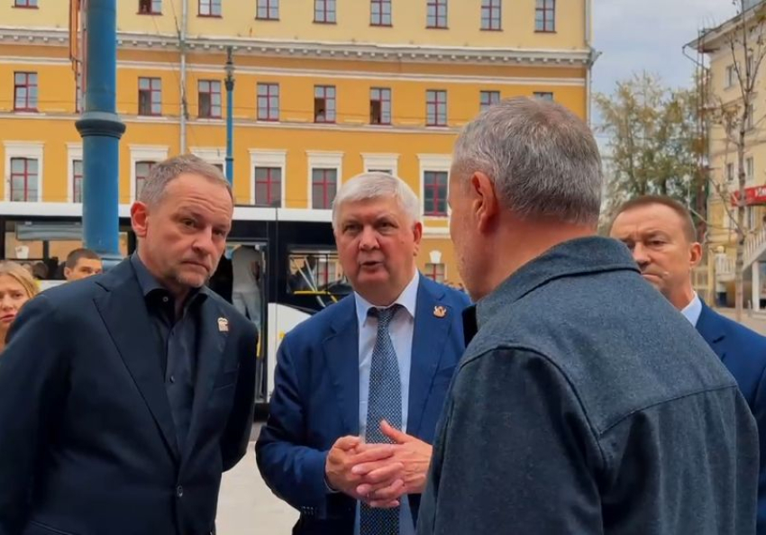 Что увидел воронежский губернатор в обновляемом Доме офицеров: опубликовано видео