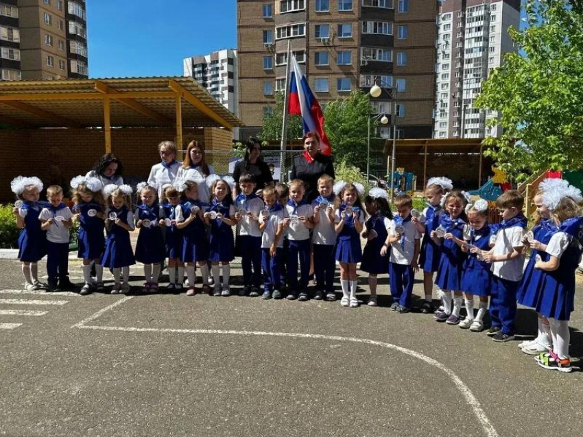 Воронежских дошколят посвятили в помощников инспекторов дорожного движения