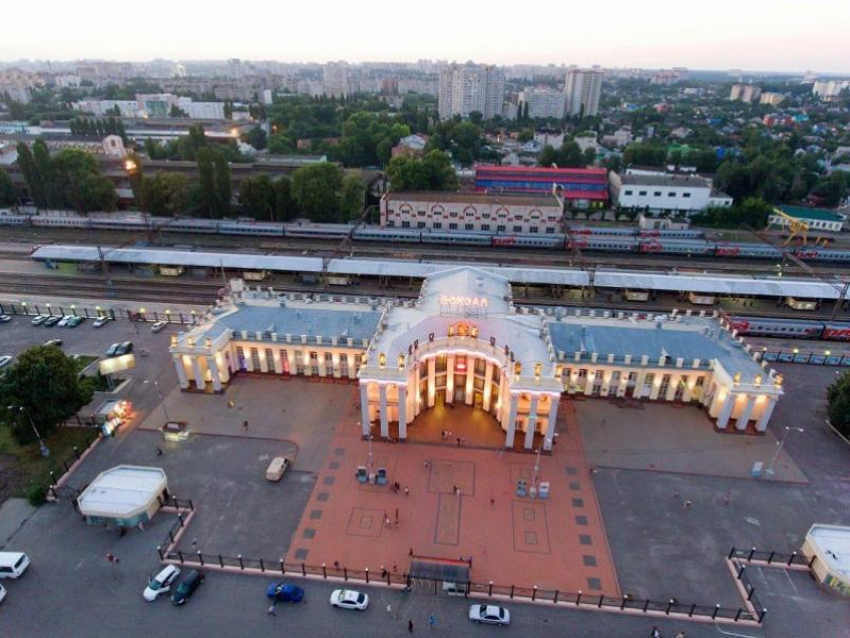 Как выглядит обновленная парковка у главного вокзала Воронежа