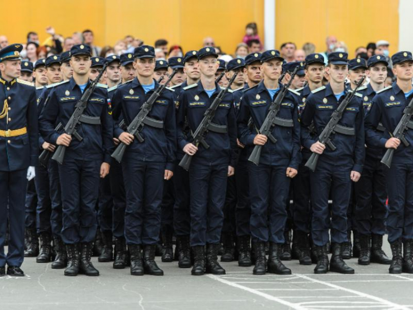 1,5 тыс курсантов военной академии приняли присягу в Воронеже 