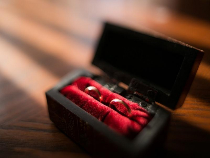 Почти 300 воронежских пар решили обручиться в красивую июльскую дату 