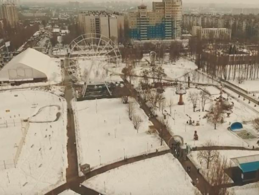 Собранное колесо обозрения сняли с воздуха в Воронеже 