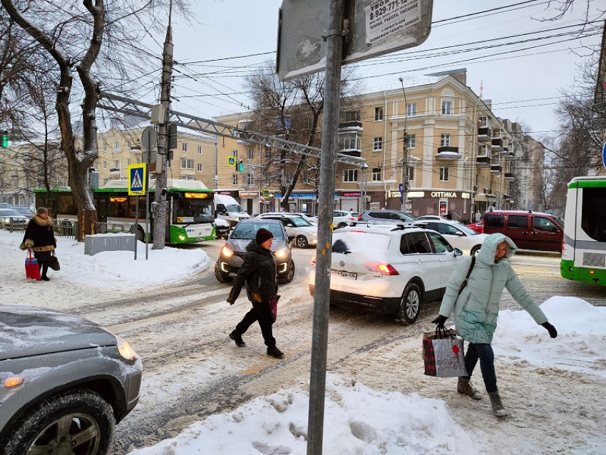 Московский проспект сковала 4-километровая пробка утром в Воронеже
