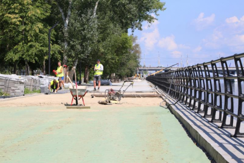Гусев поручил закончить основные работы на Петровской набережной в Воронеже ко Дню города