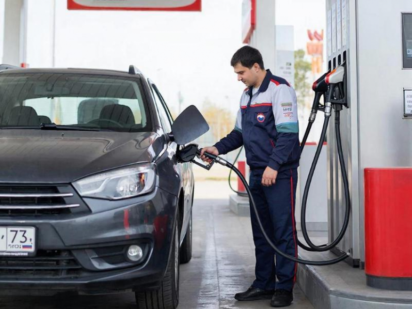 Аномалия с ценами случилась на топливном рынке Воронежа