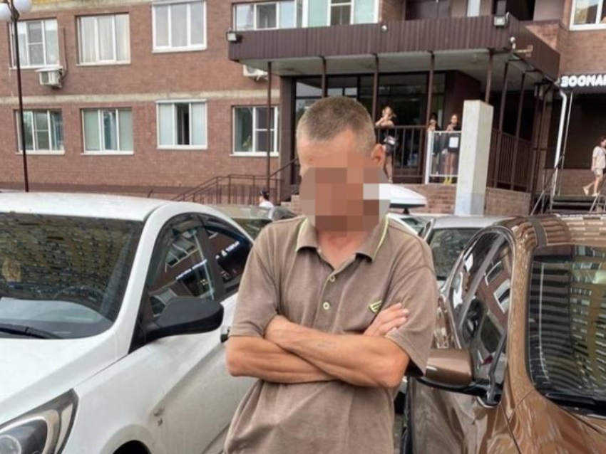 “Приставал к детям”: воронежцы сообщили о странном поведении мужчины