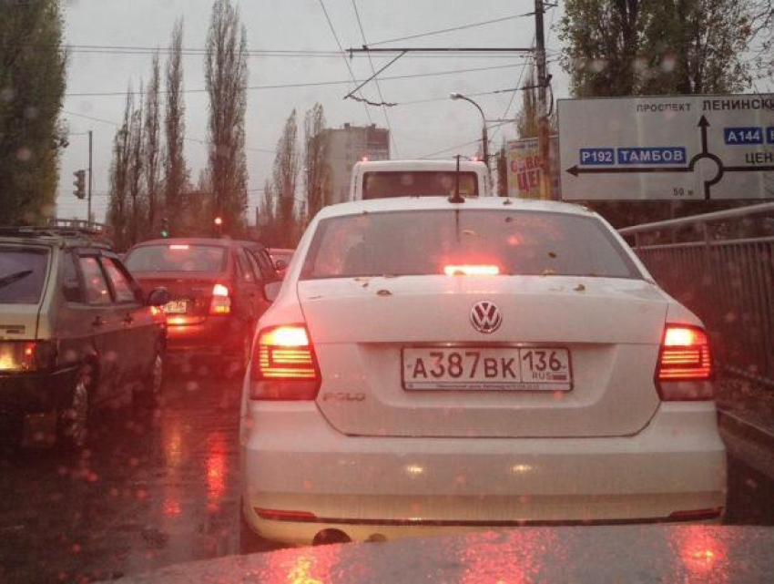 Дождь спровоцировал мертвую пробку в Воронеже