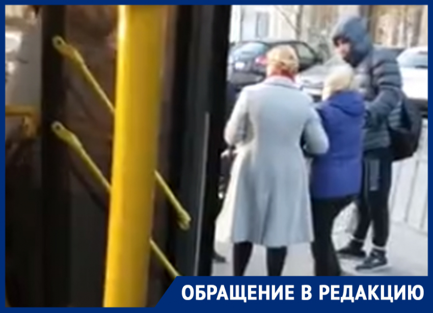 Маршрутчик дверьми покалечил пассажирку в центре Воронежа