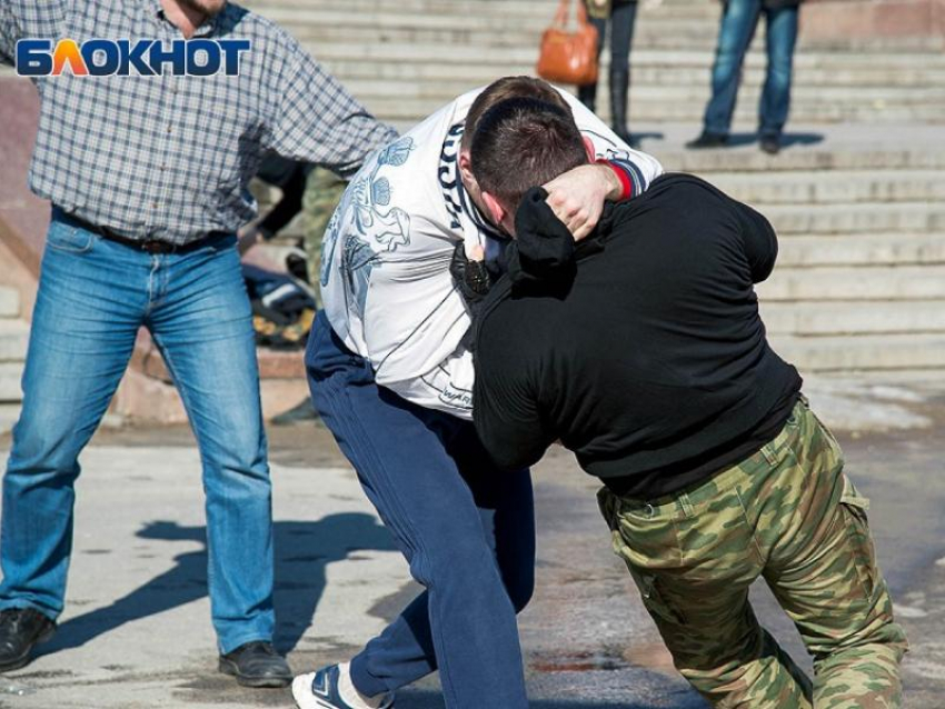Воронежец пробил по лицу подростку из-за конфликта на дороге: делом заинтересовалась полиция 