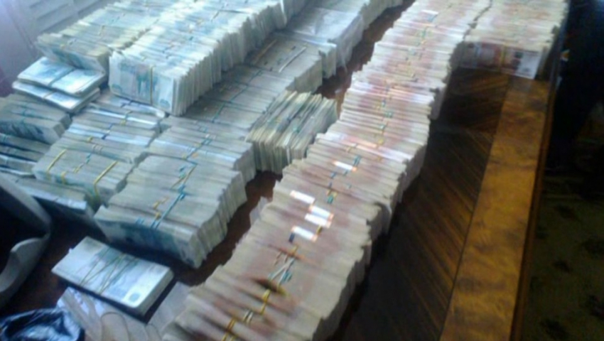 У родственников руководителя управления автомобильных дорог Воронежской области нашли евро, доллары и рубли на 140 млн. (ВИДЕО)