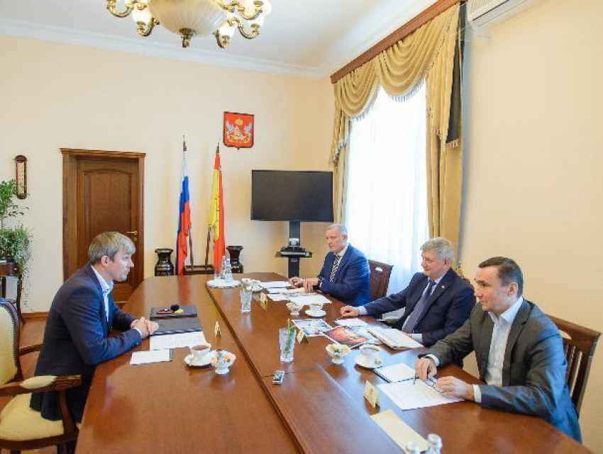 О чем губернатор Гусев говорил с главным скалолазом России