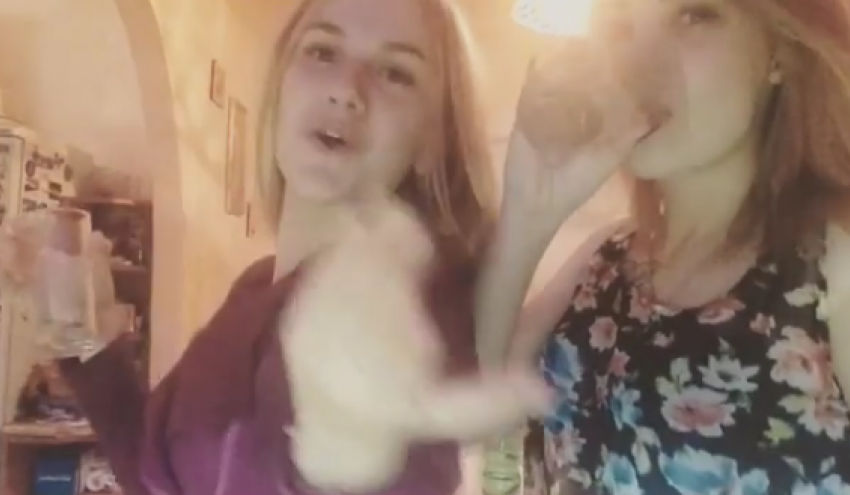 Зажигательная пьяная вечеринка воронежских блондинок попала на видео