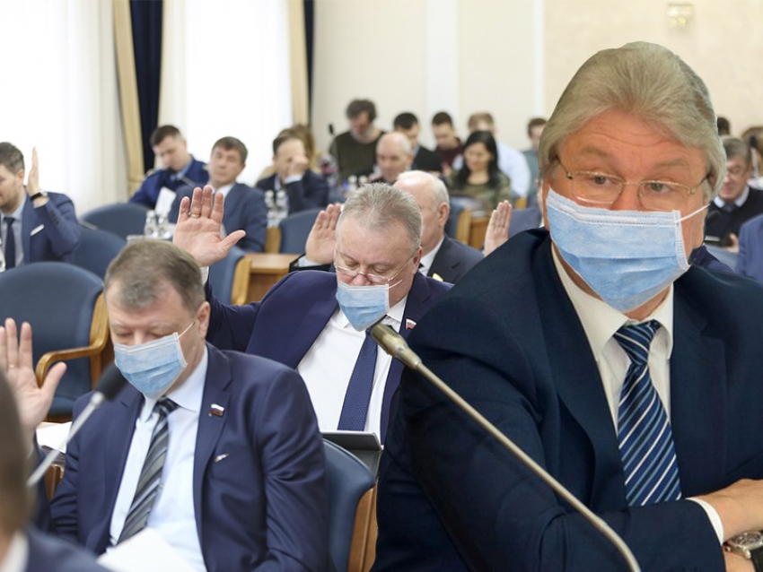 Массовую гибель депутатов гордумы от коронавируса предотвращают в Воронеже