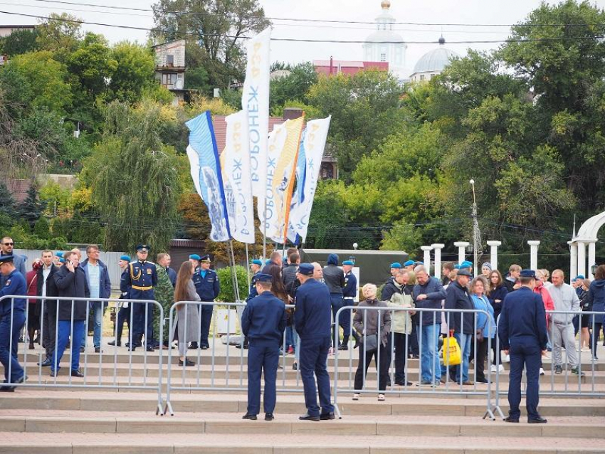 В воронеже объявили авиационную опасность. День города Воронеж. День города Воронеж 2015. Сармат охрана Воронеж.