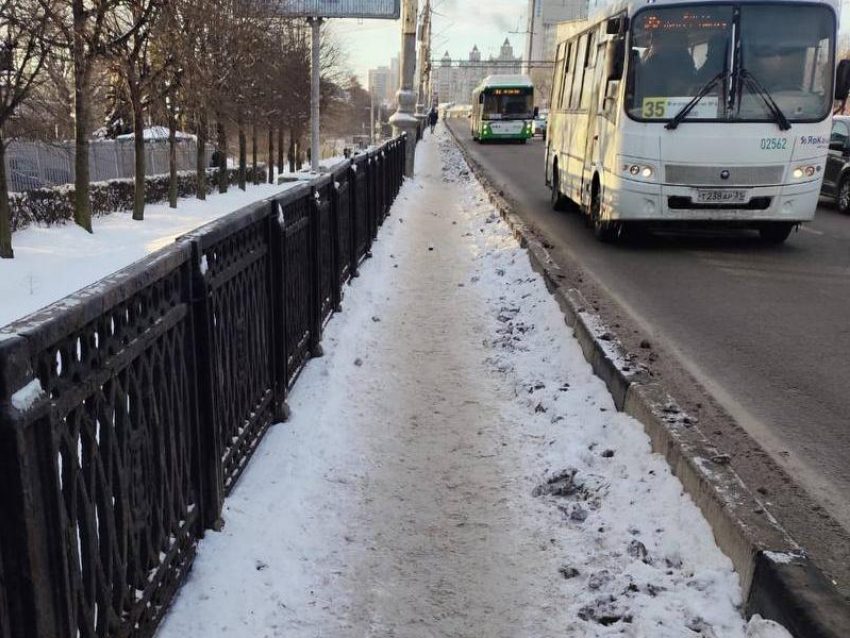 Снег и лед заставили воронежцев просить о помощи