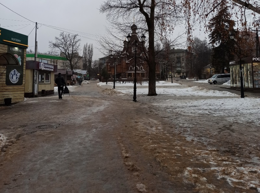 Погрязший в лужах и снежной каше Воронеж раскритиковали местные жители 