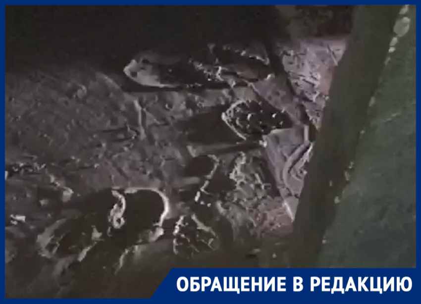 Цементную ловушку оставила под дверью воронежца управляющая компания 