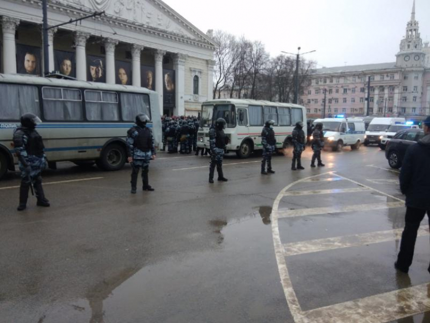 Стало известно, как наказали сторонников Навального за участие в воронежских митингах