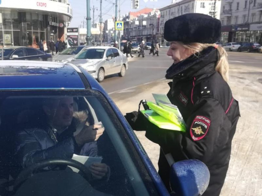 Женский патруль начал охоту на воронежских автомобилистов