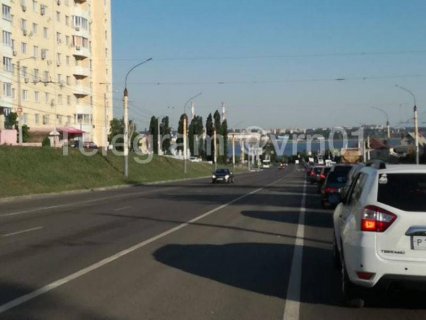 Вогрэсовский мост в Воронеже полностью замер в пятничной пробке 