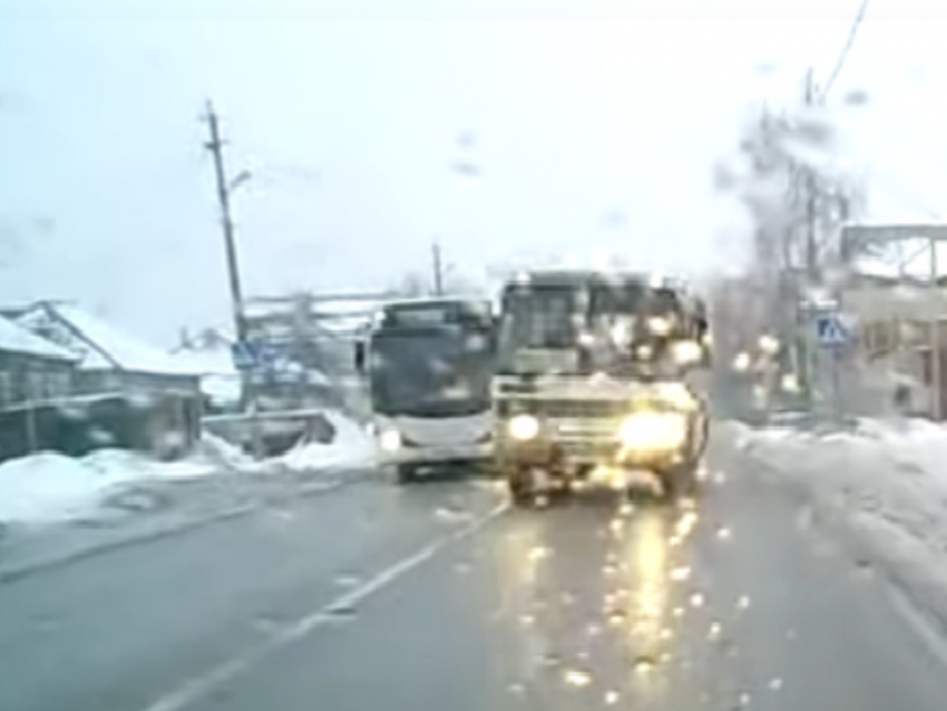 Адепт «Форсажа» устроил опасные гонки на дороге в Воронеже