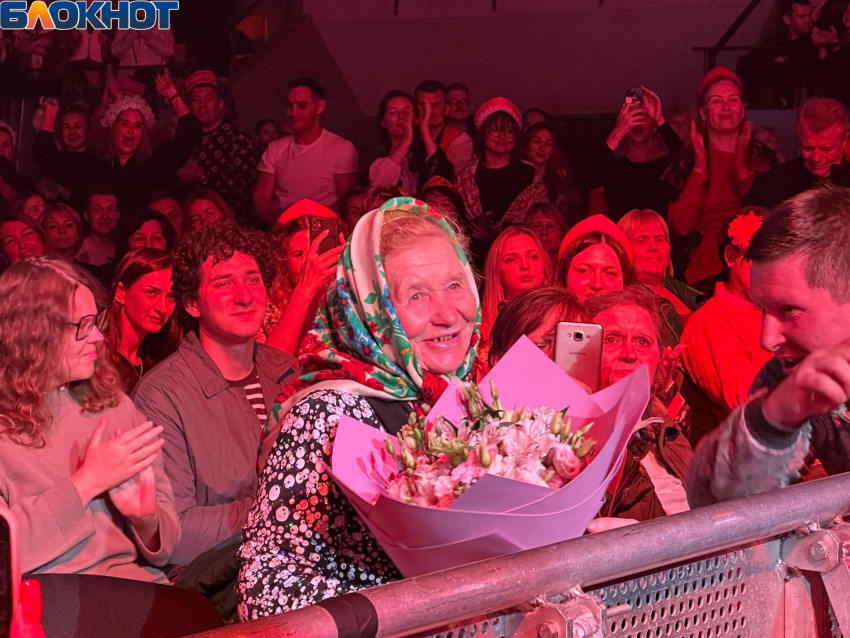 Стало известно, кого именно поздравила Надежда Кадышева на концерте в Воронеже